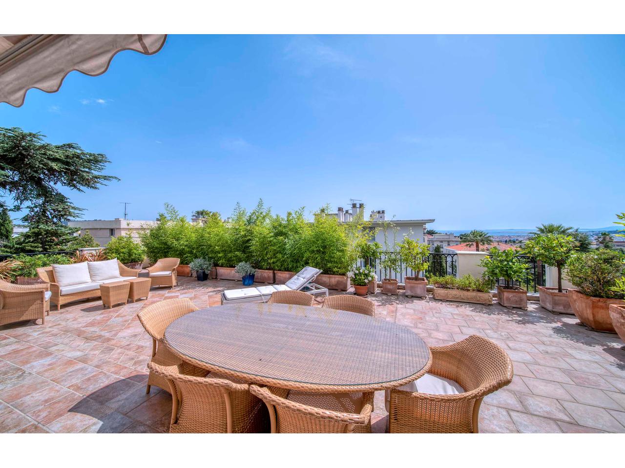 Nice Riviera - Agence Immobiliére Nice Côte d'Azur | NICE CIMIEZ - EXCEPTIONAL APARTMENT WITH 90M2 TERRACE IN HISTORIC BUILDING
