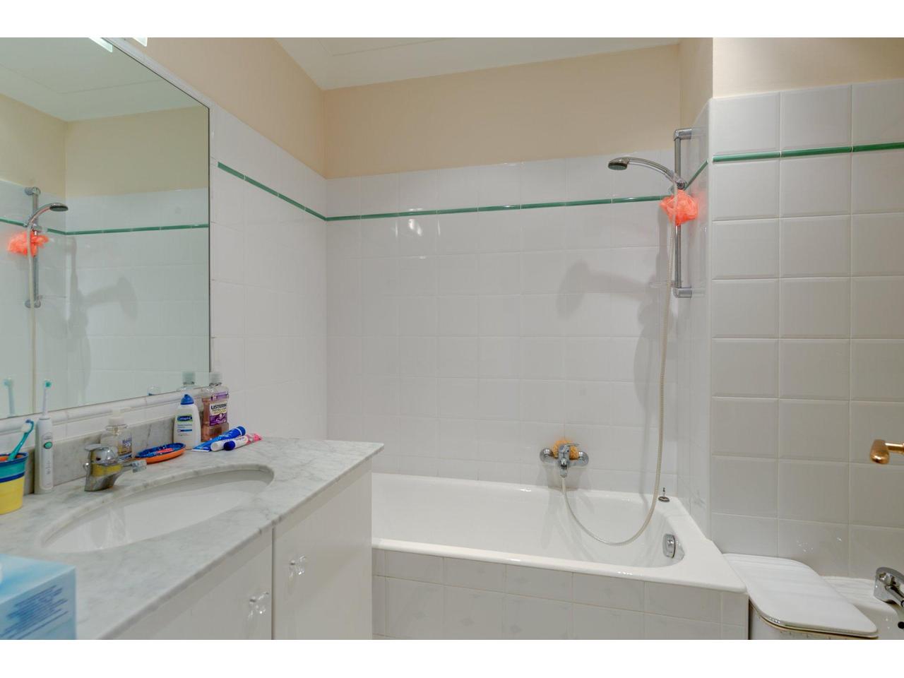 Appartement 3 Pièce(s) 76m2 à vendre 860 000 € / salle de bain
