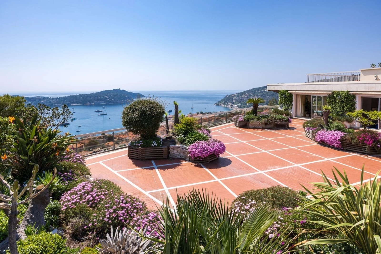 Nice Riviera - Agence Immobiliére Nice Côte d'Azur | APPARTEMENT TOIT TERRASSE EXCEPTIONNEL A VILLEFRANCHE SUR MER