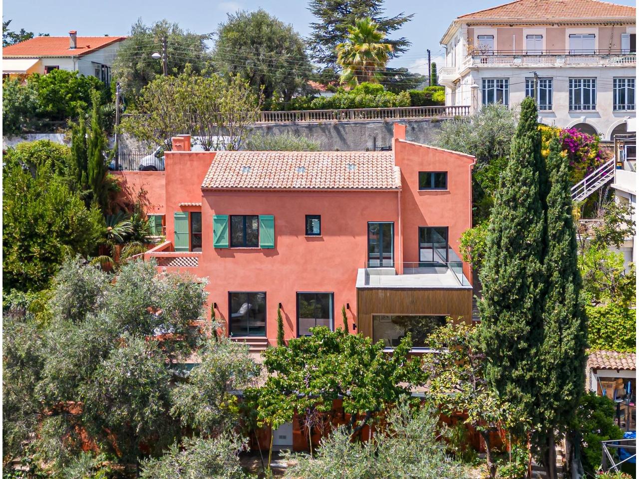 Nice Riviera - Agence Immobiliére Nice Côte d'Azur | MAISON CONTEMPORAINE AVEC PISCINE SUR UNE COLLINE RÉSIDENTIELLE NIÇOISE