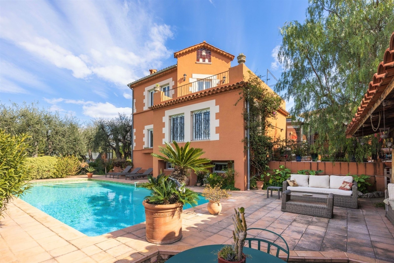 Nice Riviera - Real estate agency Nice Côte d'Azur | VILLA FULLY RENOVATED WITH POOL IN FABRON