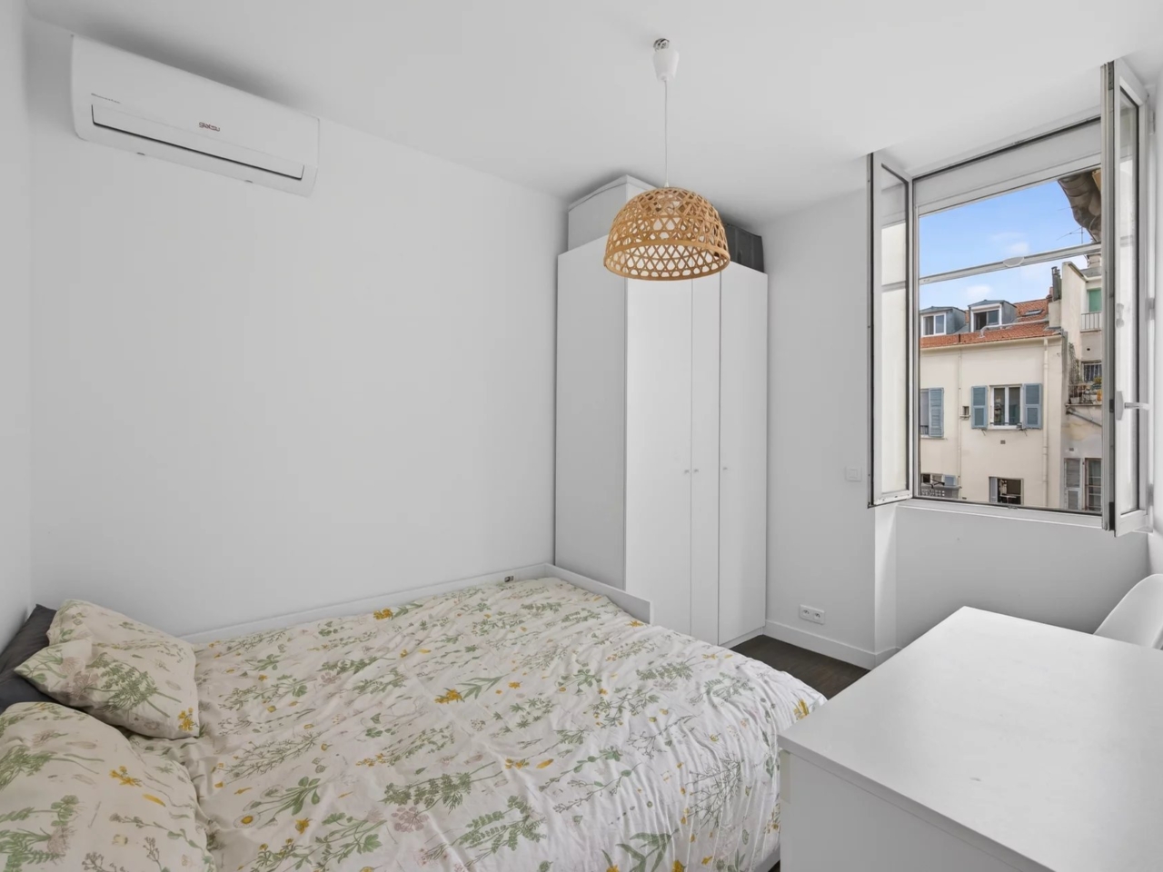 NICE, WILSON DISTRICT – TOP FLOOR WITH BALCONY AND VIEWS