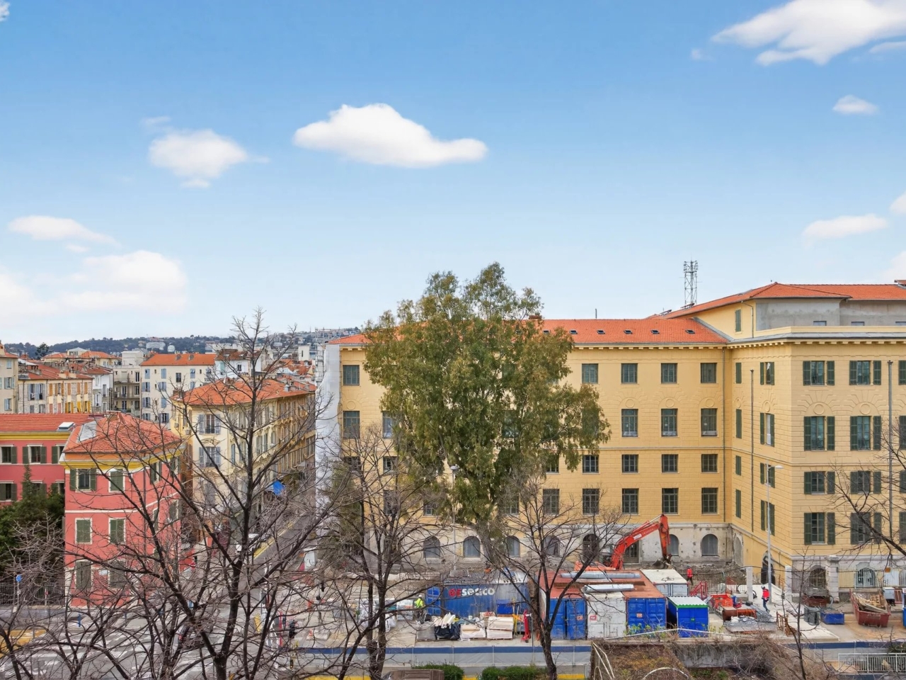 NICE, WILSON DISTRICT – TOP FLOOR WITH BALCONY AND VIEWS
