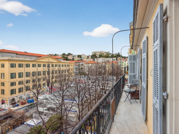 NICE QUARTIER WILSON – DERNIER ETAGE AVEC BALCON ET VUE