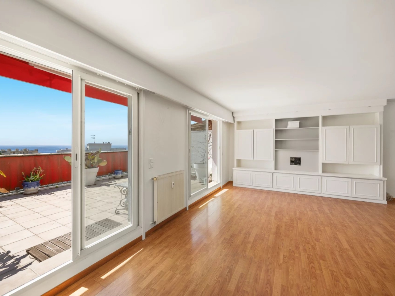 NICE OUEST FAC DE LETTRE – SUPERBE DERNIER ETAGE  AVEC GRANDES TERRASSES ET VUE MER