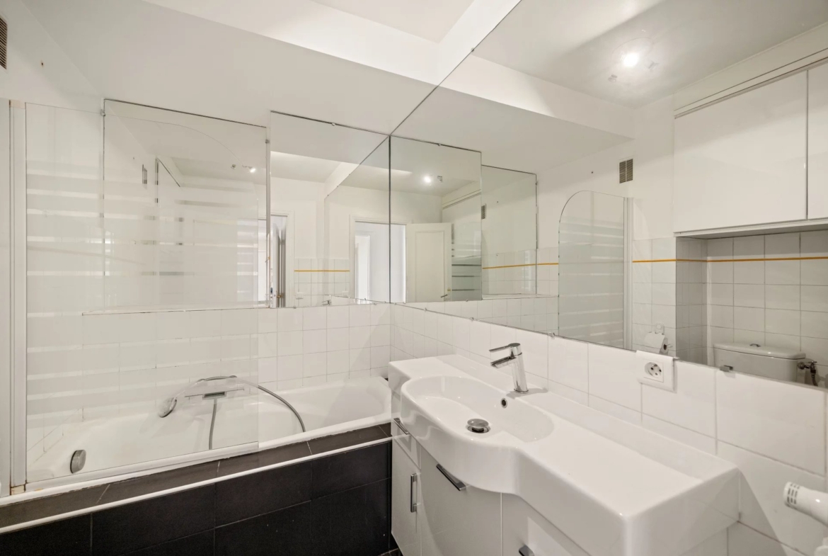 NICE OUEST FAC DE LETTRE – SUPERBE DERNIER ETAGE  AVEC GRANDES TERRASSES ET VUE MER