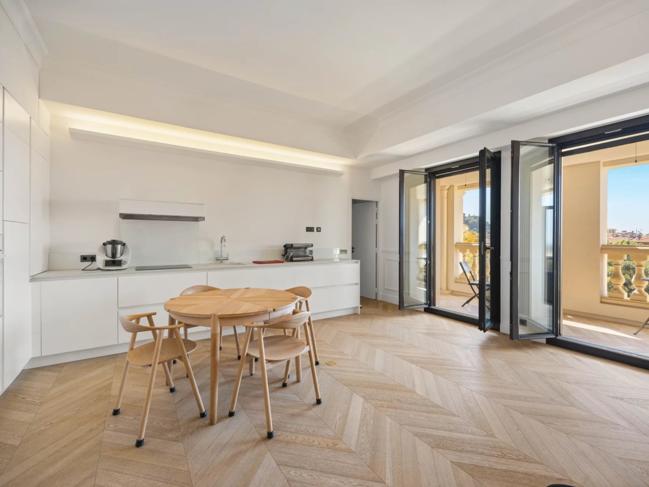 SUPERBE APPARTEMENT AVEC VUE PANORAMIQUE AU COEUR DE LA VILLE