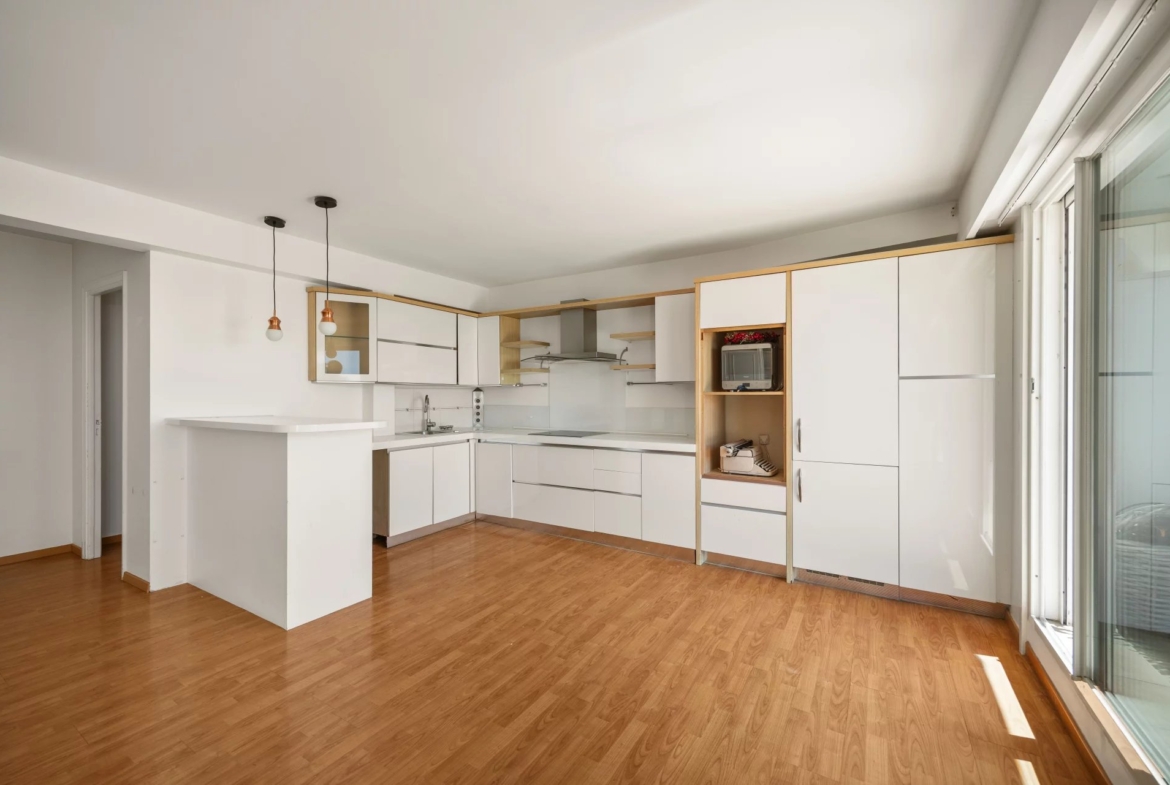NICE OUEST FAC DE LETTRE – SUPERBE DERNIER ETAGE  AVEC GRANDES TERRASSES ET VUE MER