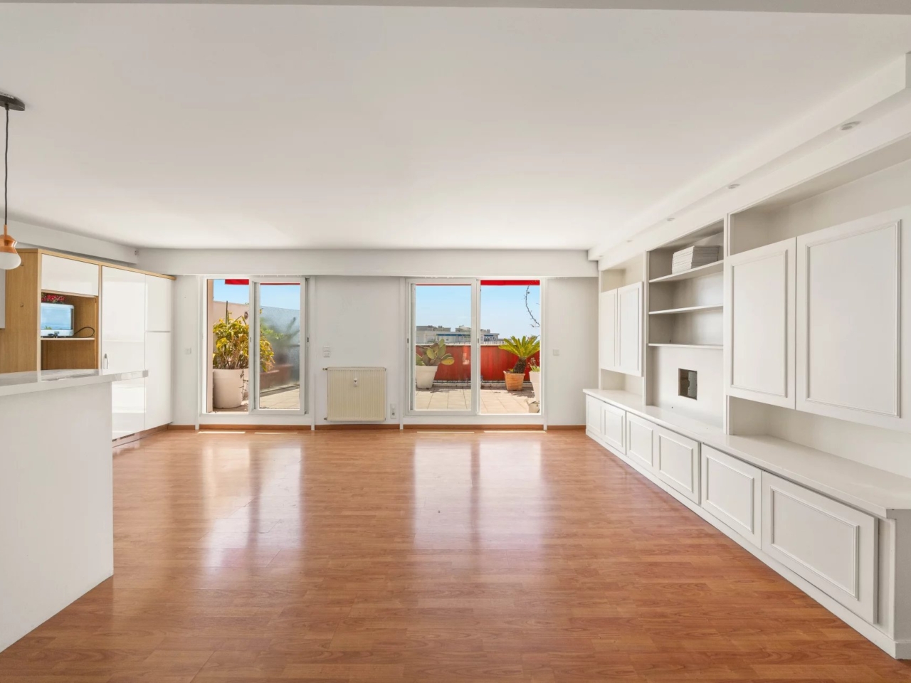 NICE OUEST FAC DE LETTRE – SUPERBE DERNIER ETAGE  AVEC GRANDES TERRASSES ET VUE MER