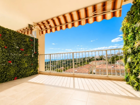 NICE CORNICHE BELLEVUE – DANS UNE RESIDENCE DE STANDING AVEC PISCINE,  GRAND 3 P DE 80M2 AVEC VUE PANORAMIQUE