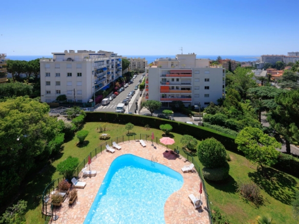 NICE OUEST FAC DE LETTRE – SUPERBE DERNIER ETAGE  AVEC GRANDES TERRASSES ET VUE MER