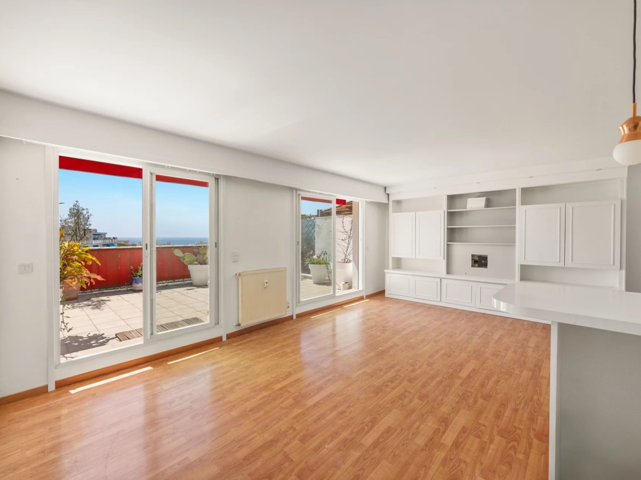 NICE OUEST FAC DE LETTRE – SUPERBE DERNIER ETAGE  AVEC GRANDES TERRASSES ET VUE MER