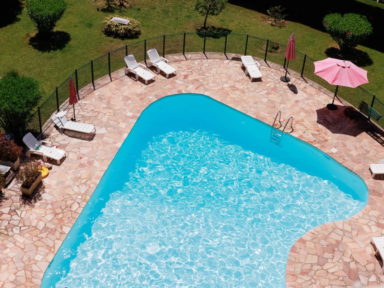 NICE OUEST FAC DE LETTRE – SUPERBE DERNIER ETAGE  AVEC GRANDES TERRASSES ET VUE MER