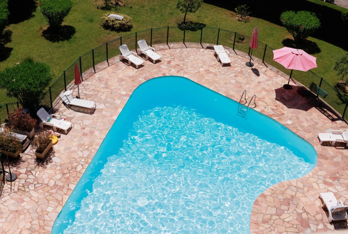 NICE OUEST FAC DE LETTRE – SUPERBE DERNIER ETAGE  AVEC GRANDES TERRASSES ET VUE MER