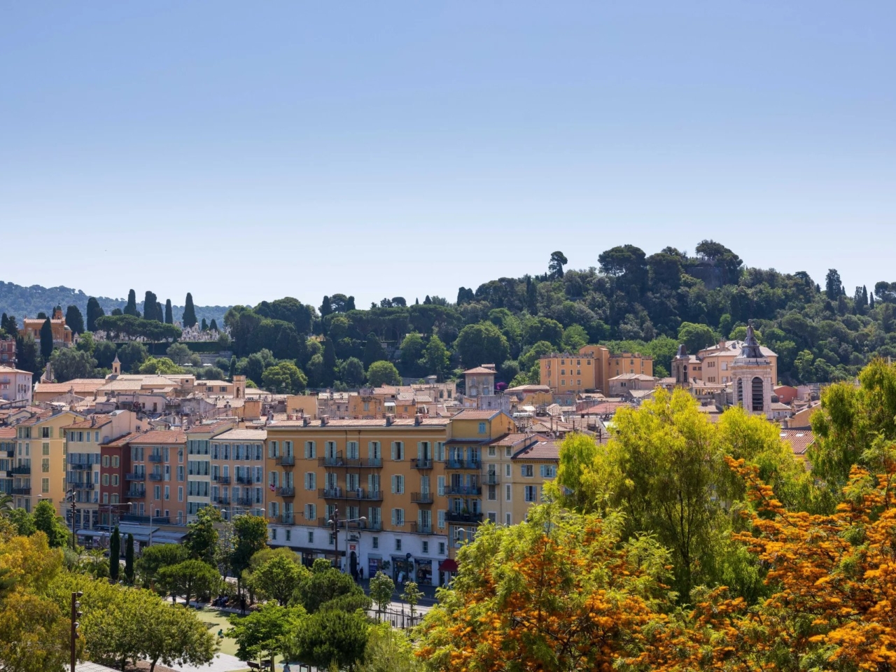 SUPERBE APPARTEMENT AVEC VUE PANORAMIQUE AU COEUR DE LA VILLE