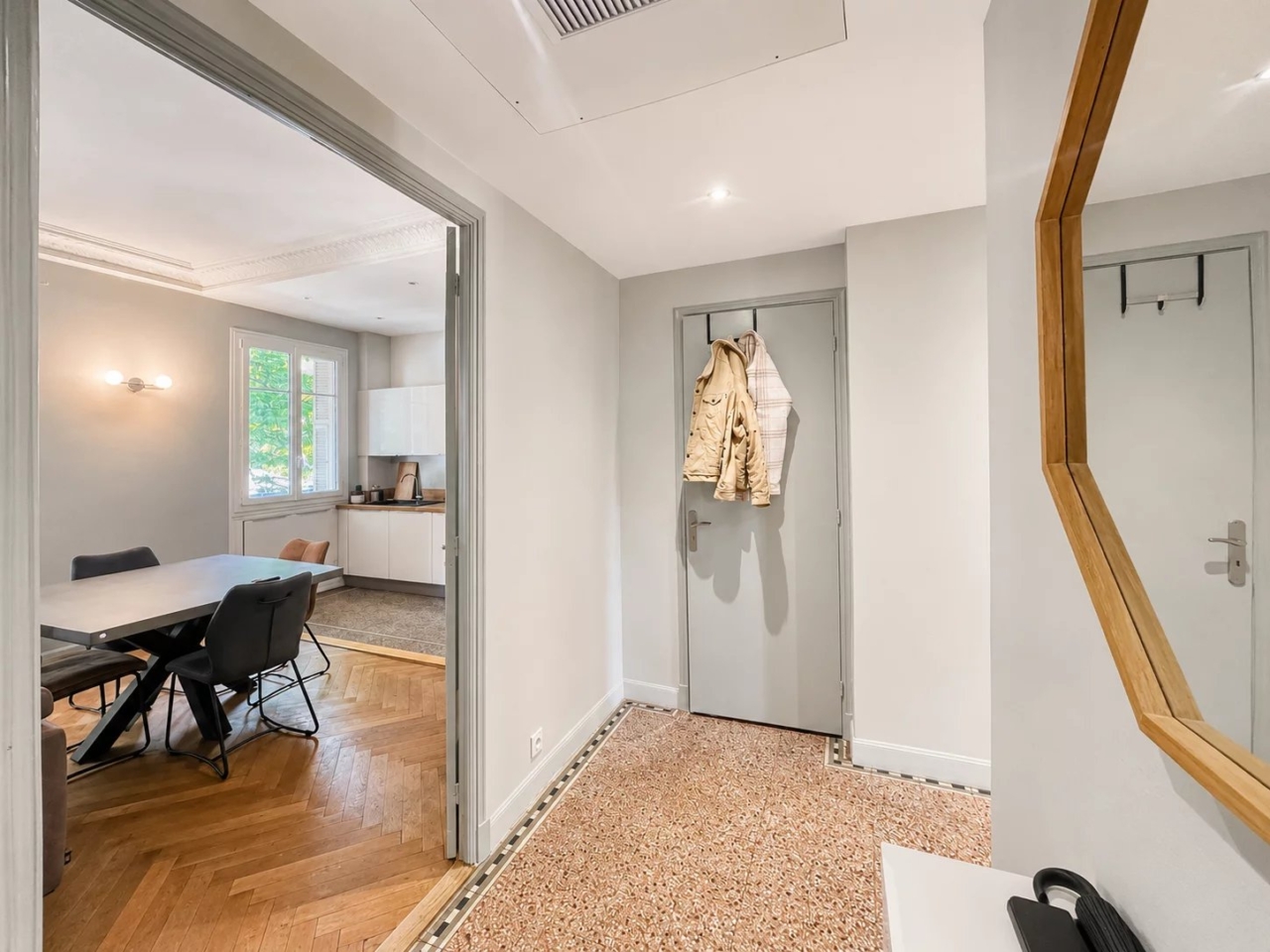 Bel appartement dans immeuble bourgeois au coeur de la Libération