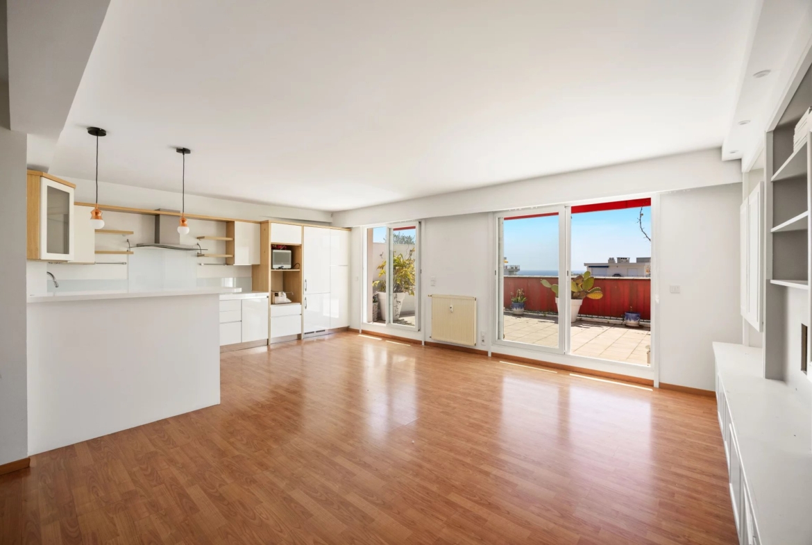 NICE OUEST FAC DE LETTRE – SUPERBE DERNIER ETAGE  AVEC GRANDES TERRASSES ET VUE MER