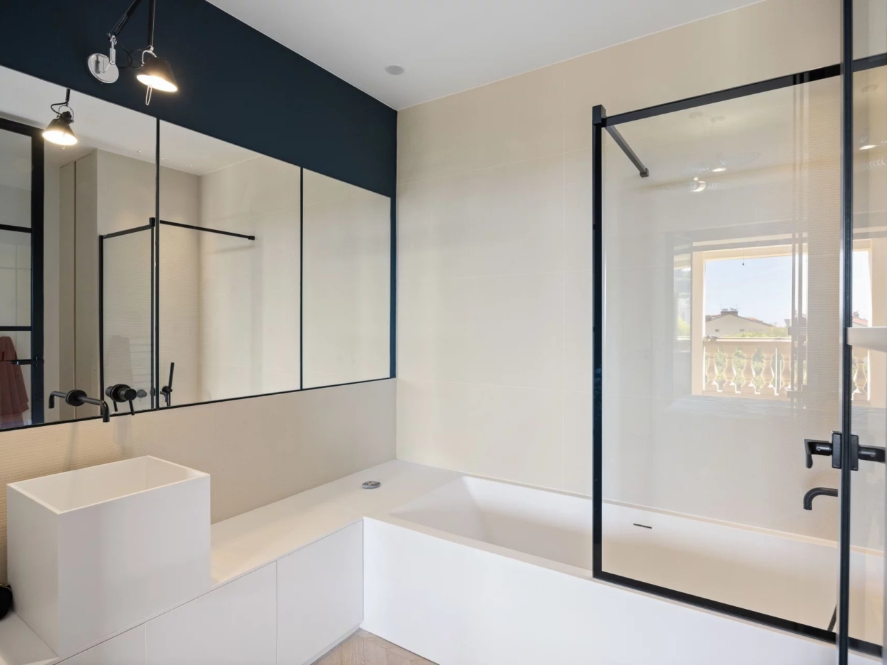 SUPERBE APPARTEMENT AVEC VUE PANORAMIQUE AU COEUR DE LA VILLE