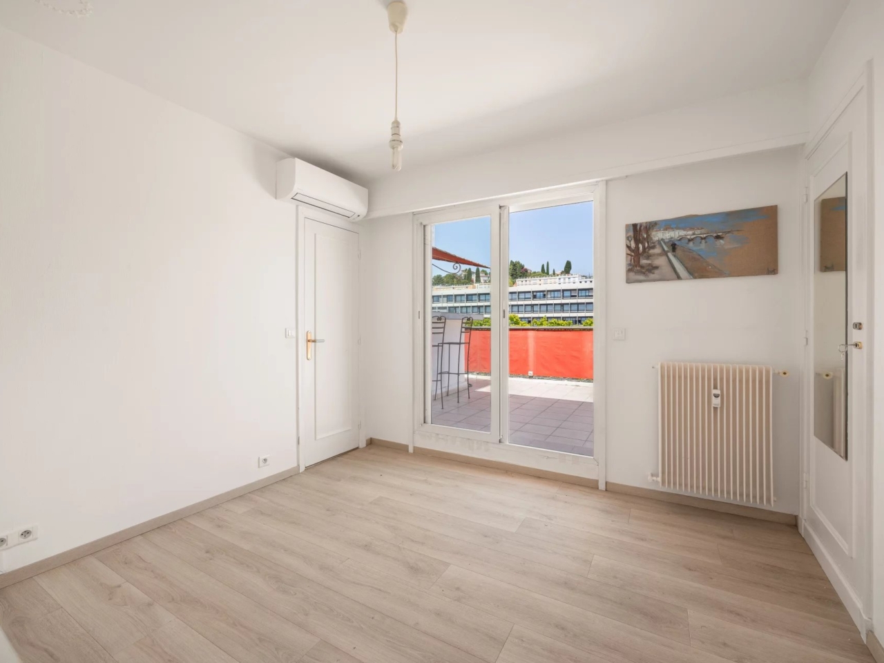 NICE OUEST FAC DE LETTRE – SUPERBE DERNIER ETAGE  AVEC GRANDES TERRASSES ET VUE MER