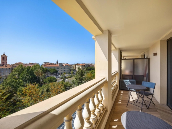 SUPERBE APPARTEMENT AVEC VUE PANORAMIQUE AU COEUR DE LA VILLE