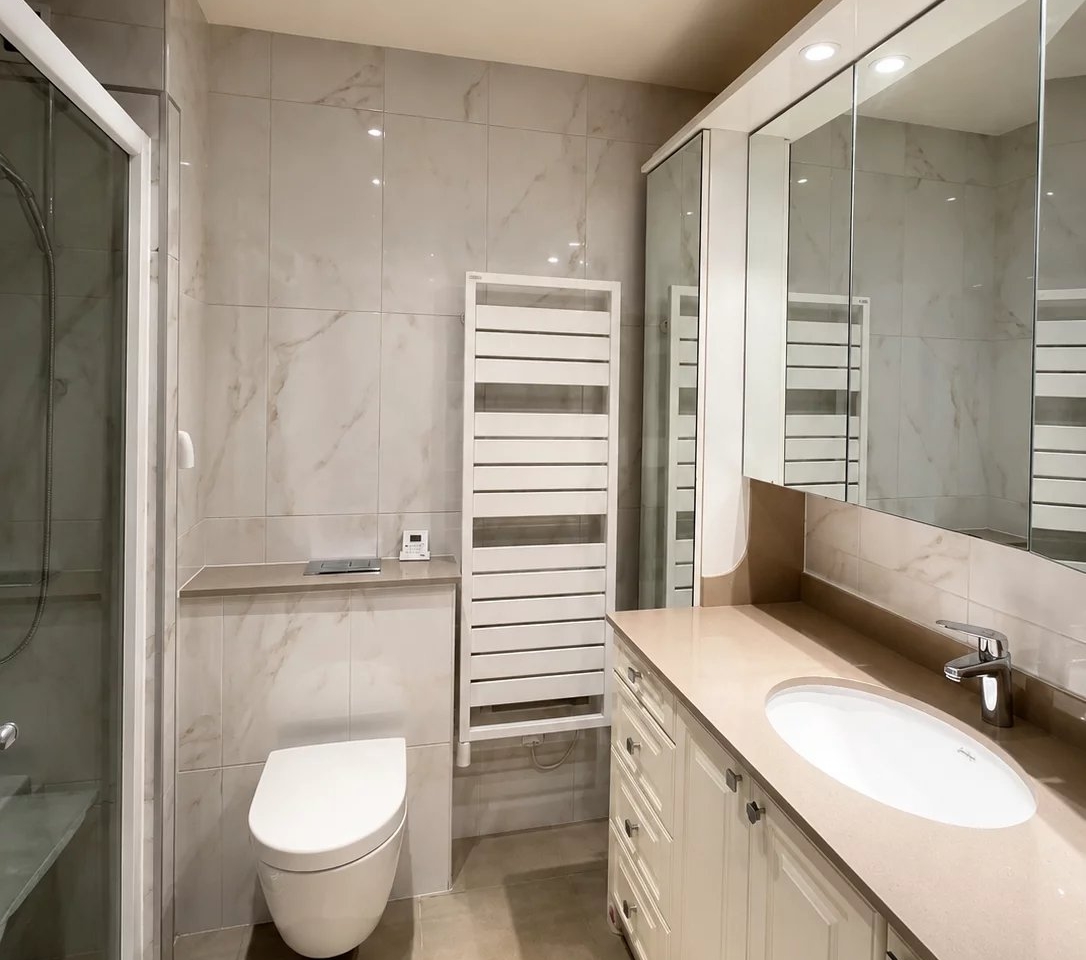 NICE CORNICHE BELLEVUE – DANS UNE RESIDENCE DE STANDING AVEC PISCINE,  GRAND 3 P DE 80M2 AVEC VUE PANORAMIQUE