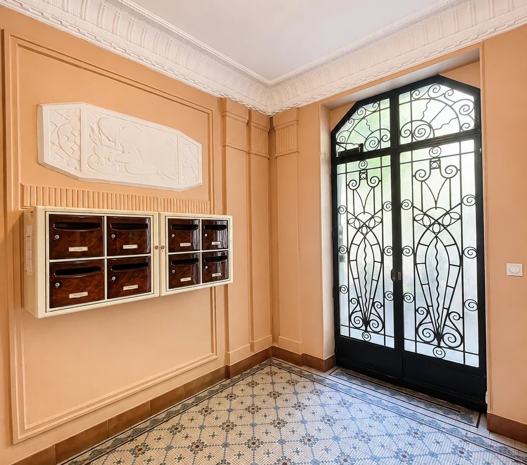 Bel appartement dans immeuble bourgeois au coeur de la Libération