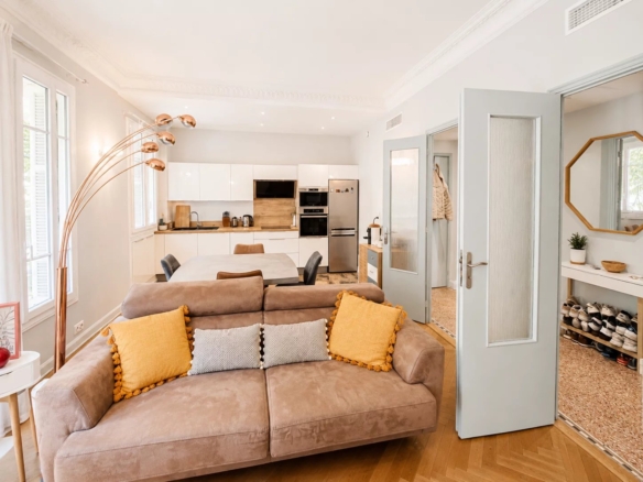 Bel appartement dans immeuble bourgeois au coeur de la Libération