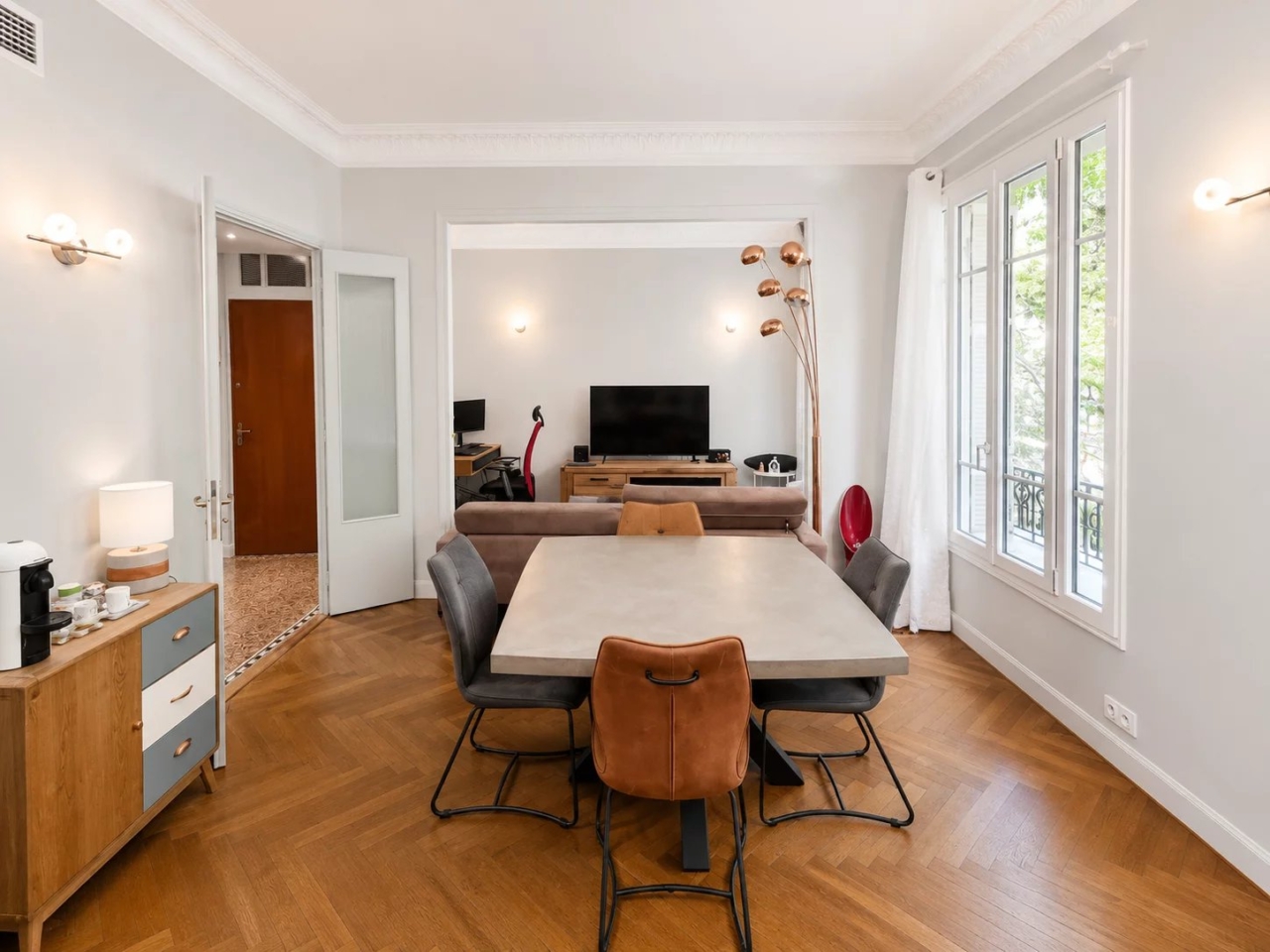 Bel appartement dans immeuble bourgeois au coeur de la Libération