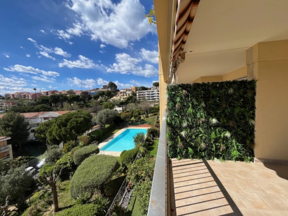 NICE CORNICHE BELLEVUE – DANS UNE RESIDENCE DE STANDING AVEC PISCINE,  GRAND 3 P DE 80M2 AVEC VUE PANORAMIQUE