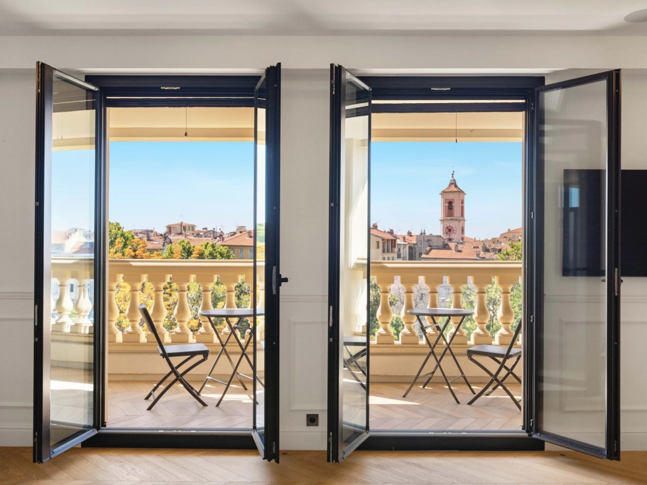 SUPERBE APPARTEMENT AVEC VUE PANORAMIQUE AU COEUR DE LA VILLE