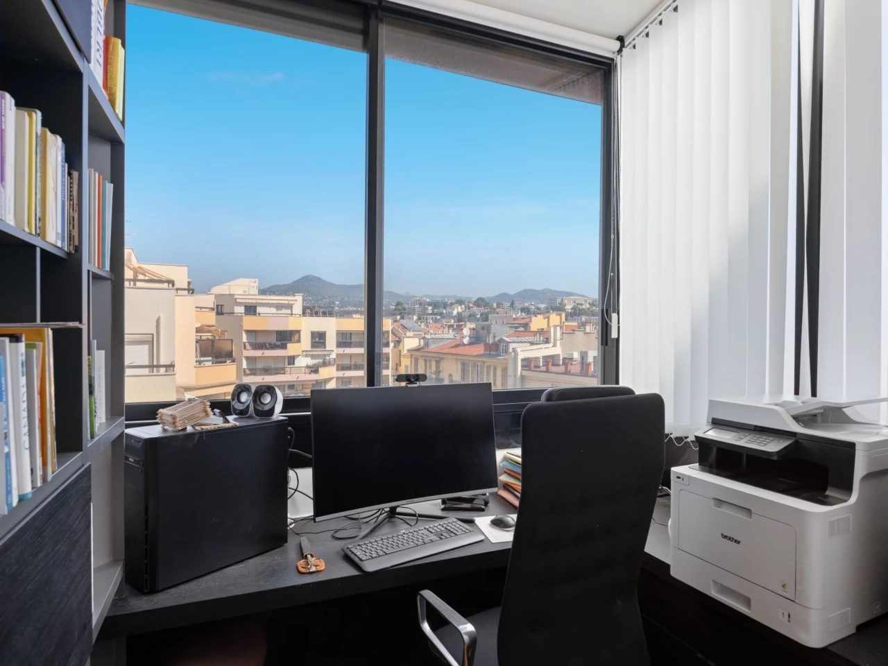 SUPERBE APPARTEMENT AVEC VUE PANORAMIQUE AU COEUR DE LA VILLE