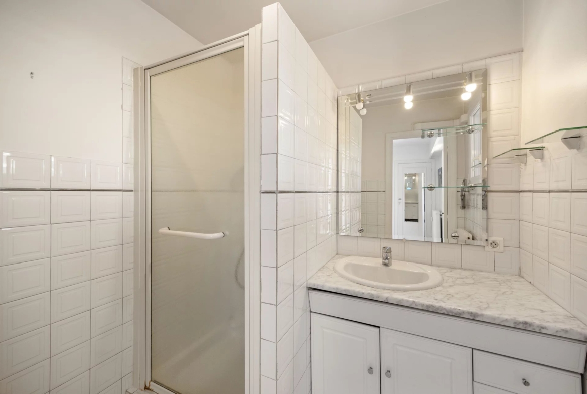 NICE OUEST FAC DE LETTRE – SUPERBE DERNIER ETAGE  AVEC GRANDES TERRASSES ET VUE MER