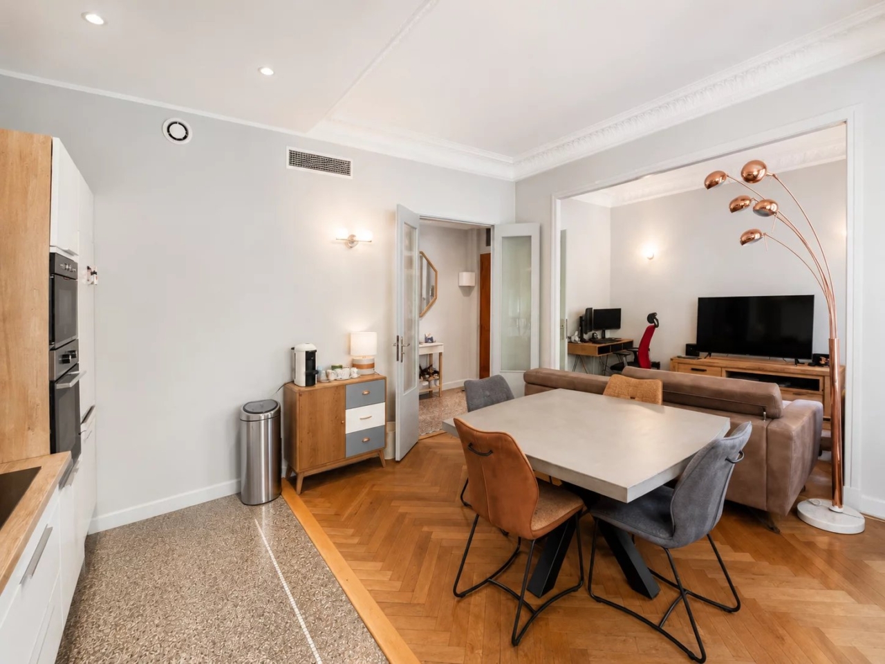 Bel appartement dans immeuble bourgeois au coeur de la Libération